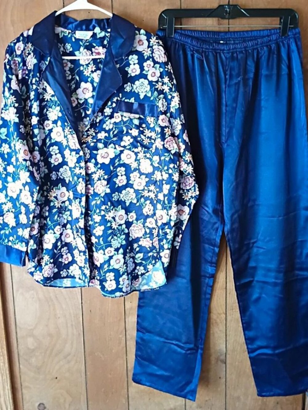 Kathryn Women’s Pajama Set Size M Blue Floral Satin Long Sleeve Pants Polyester
